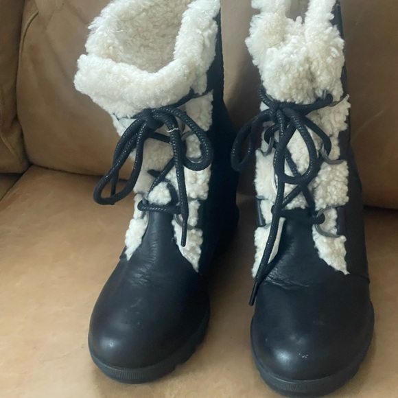 UGG Shoes - UGG Black and Cream Lace-Up Winter Boots